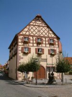 Die Stadt Merkendorf mit 2900 Einwohnern liegt direkt an der B 13 und ist das Tor zum Fränkischen Seenland in Bayern. 